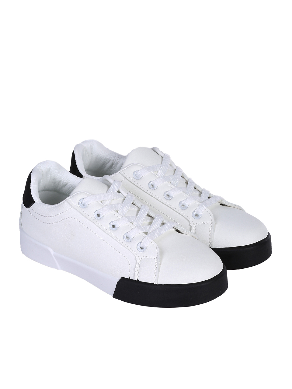 Ежедневни дамски обувки, тип кец, в бял/черен цвят 3U-25108 white/black