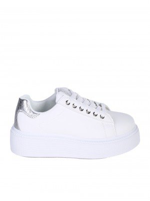 Ежедневни дамски обувки, тип кец, в бял/сребрист цвят 3U-25111 white/silver